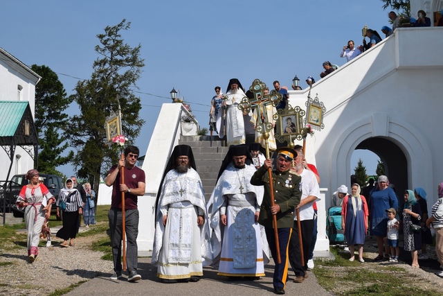 В Кабанском районе на берегу Байкала прошли два фестиваля - 